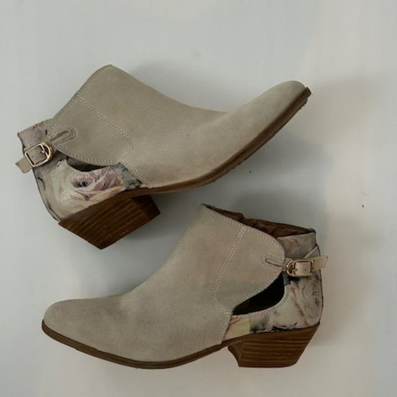 Suede Flowered Ankle Booties by Very Volatile, 8.5 - Picture 2 of 7